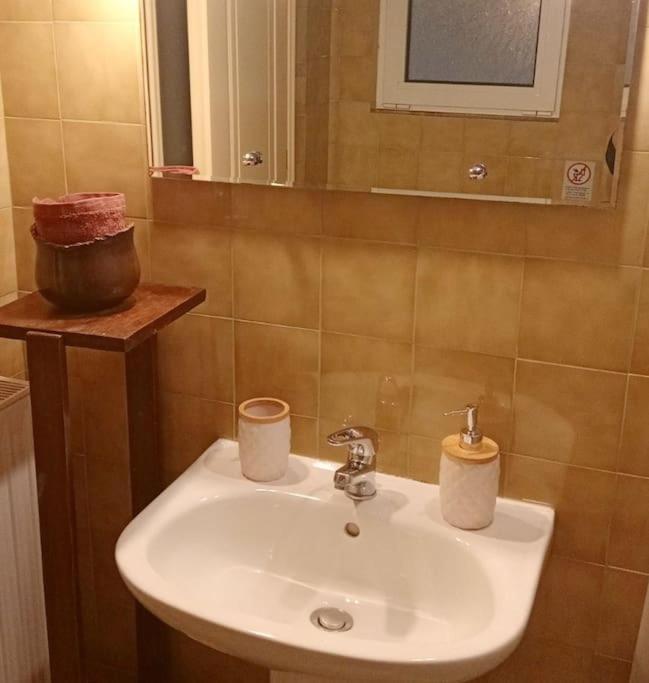 Central Artistic 2-Bedroom Apartment 79Sqm Tripoli Ngoại thất bức ảnh
